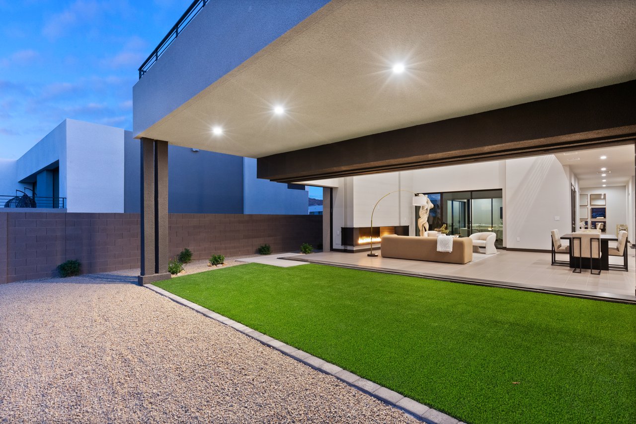 36 Rainbow Point Place