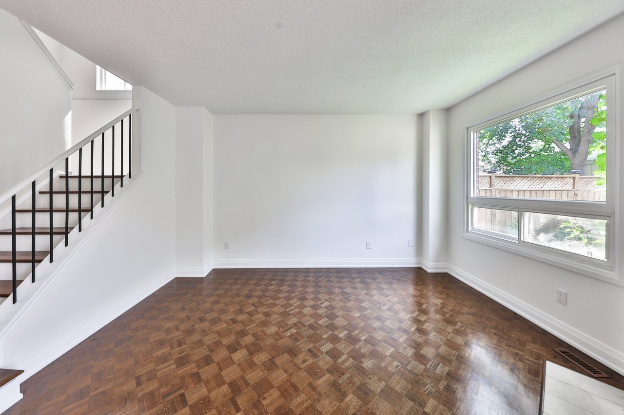 2-4635 Regents Terrace, Mississauga