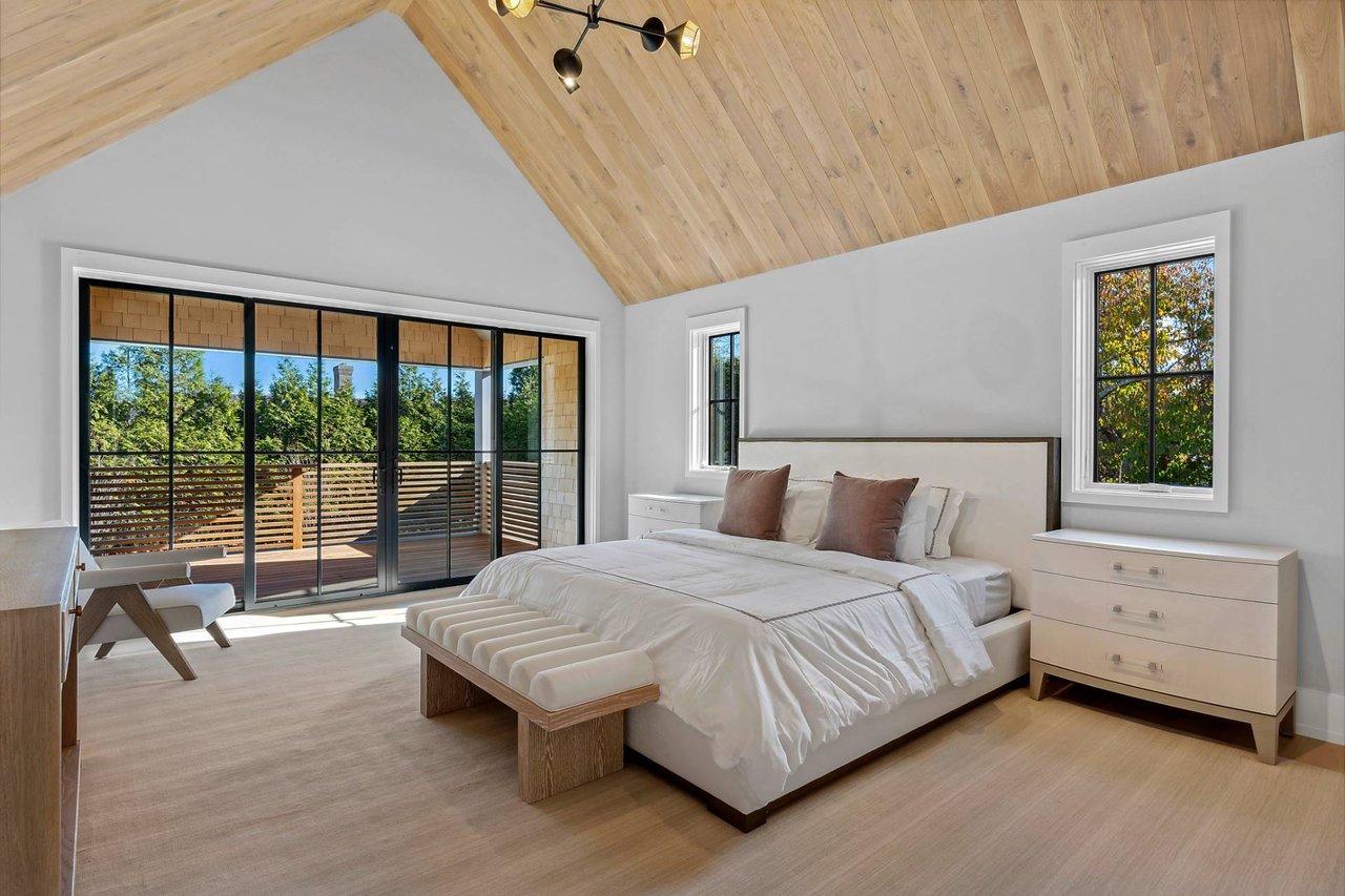 63 Hand Ln