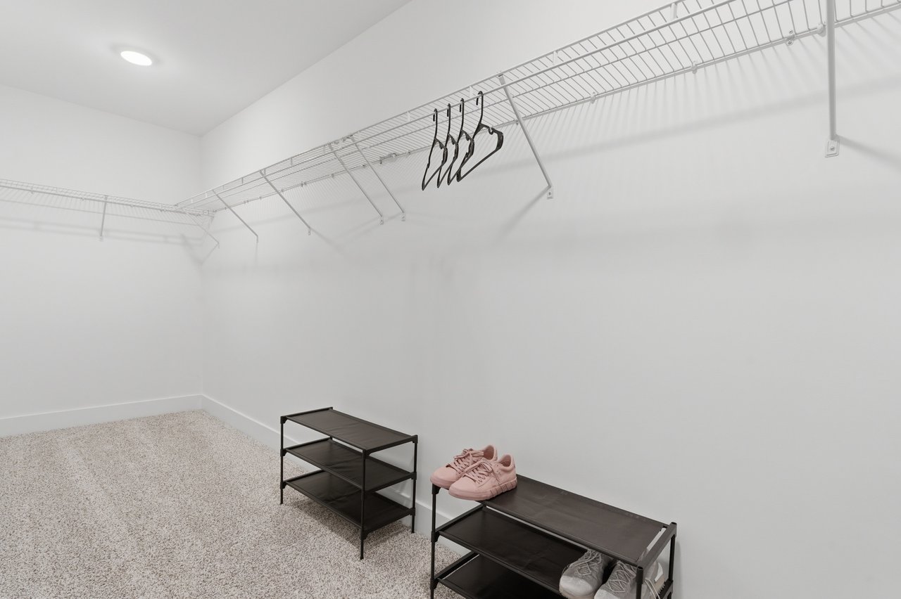 Immaculate 5BR Home with Outdoor Fireplace & Community Pool