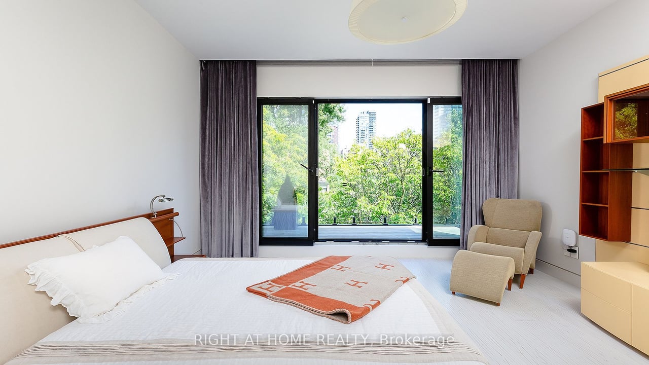 YORKVILLE FORESTY LUXURY