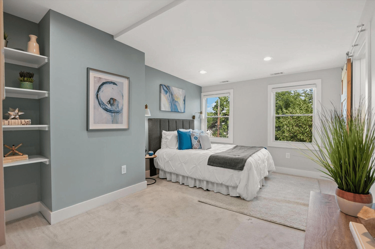 613 Longfellow St NW