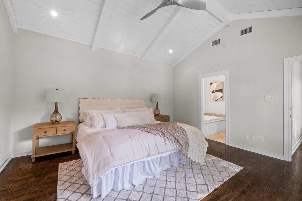 Luxury Property in Olmos Park
