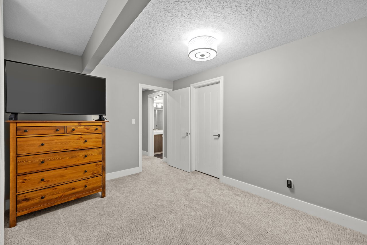 1728 36 Avenue SW Unit: 2