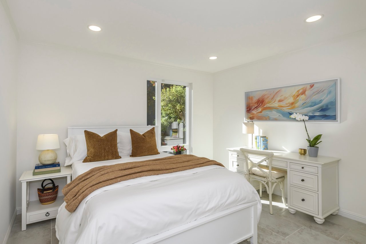 Charming Condo Offering Country Club Appeal