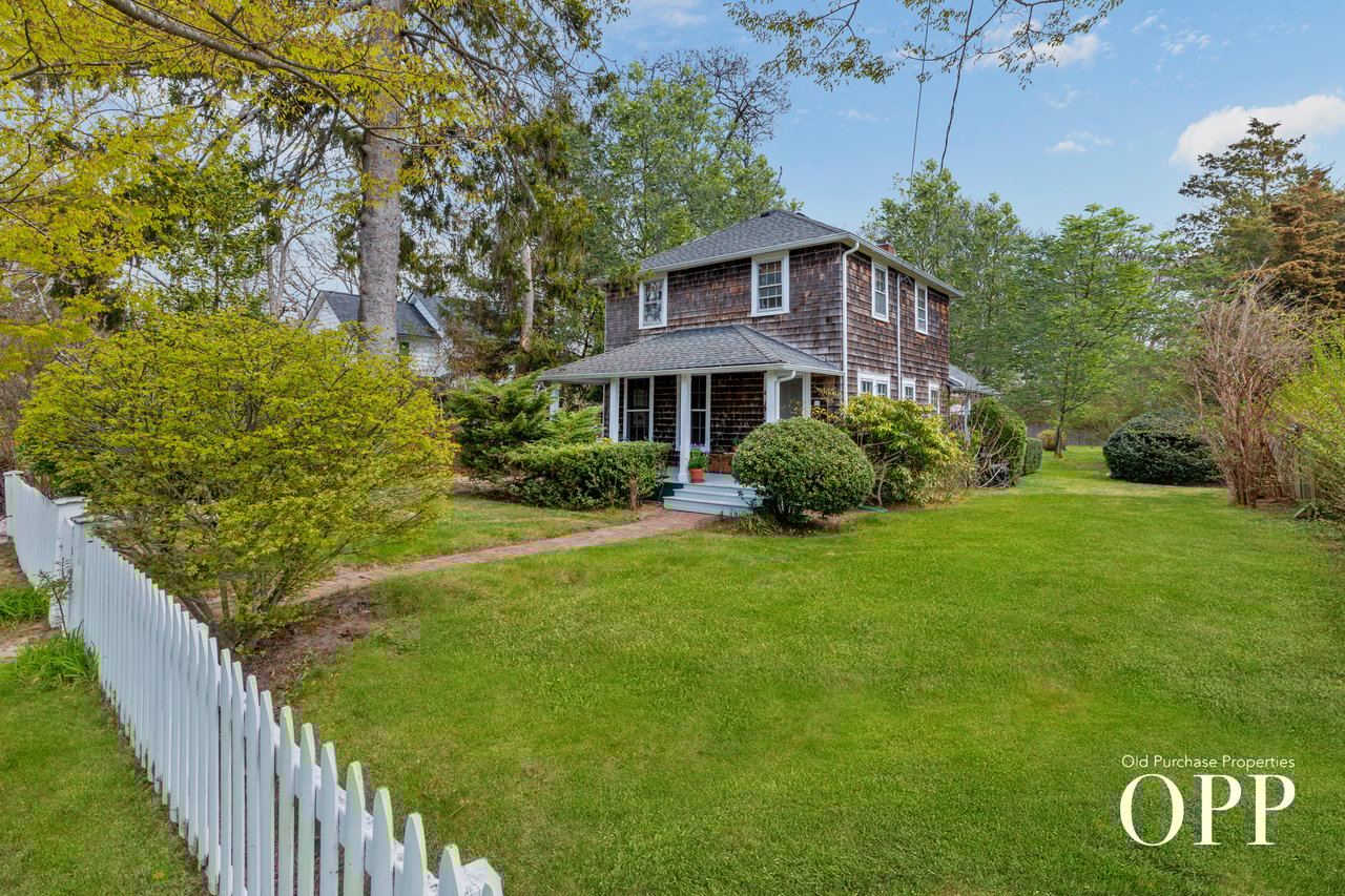 Early Bellport Charm Close to Everything