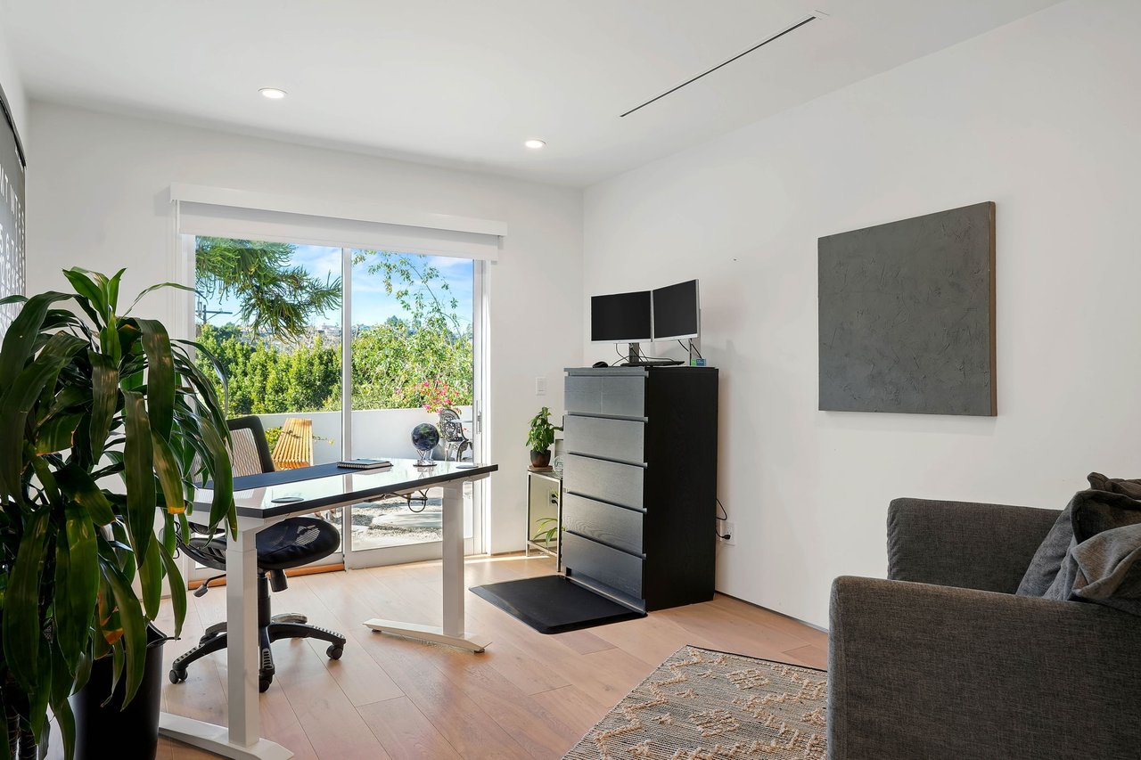 2615 La Cuesta Drive