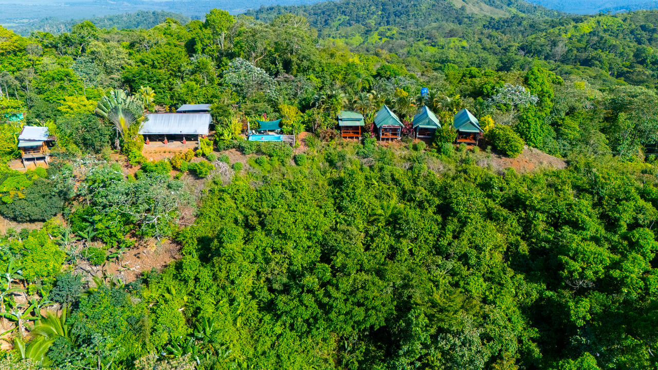 67 acres development (15 titled lots) with breathtaking views in Sierpe