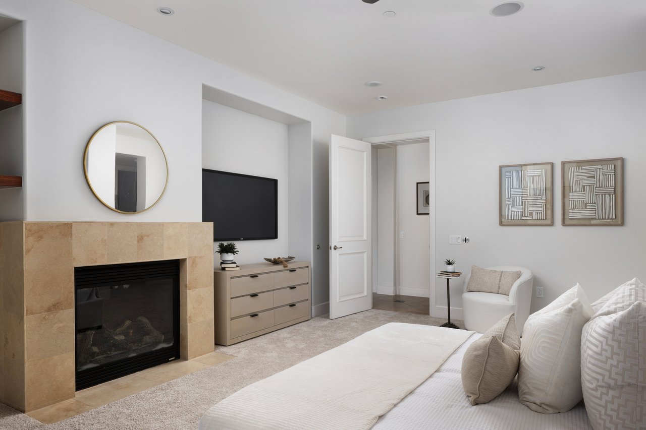 2402 E ESPLANADE Lane 1001