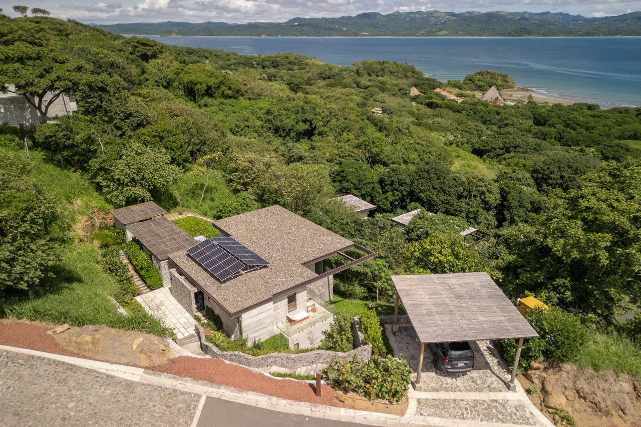 Modern Tropical Ocean View Bay Villa in Costa Elena