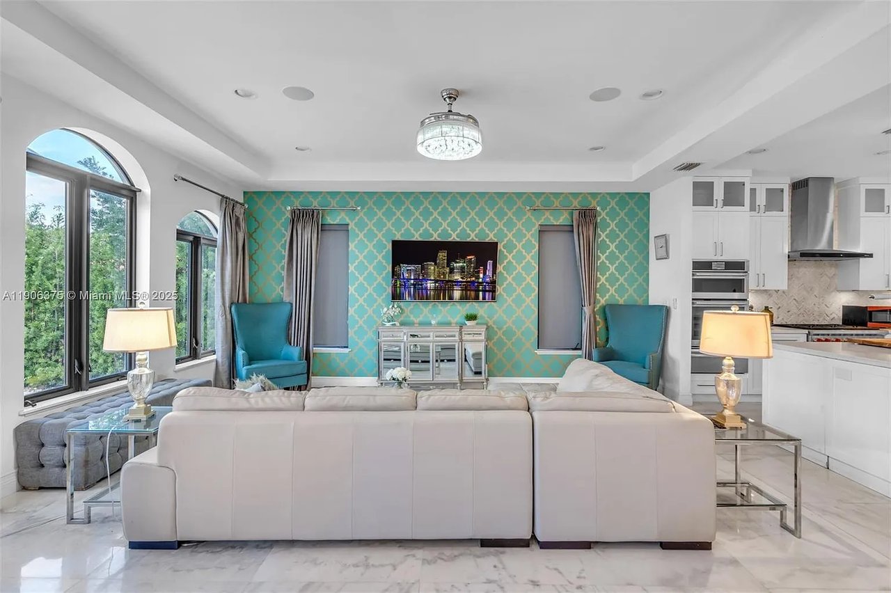 2085-keystone-blvd-north-miami-fl-home-sold-living-room