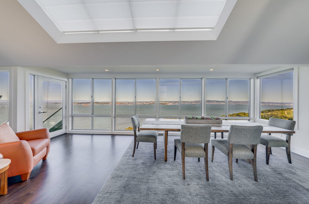 Spectacular Contemporary View Residence 