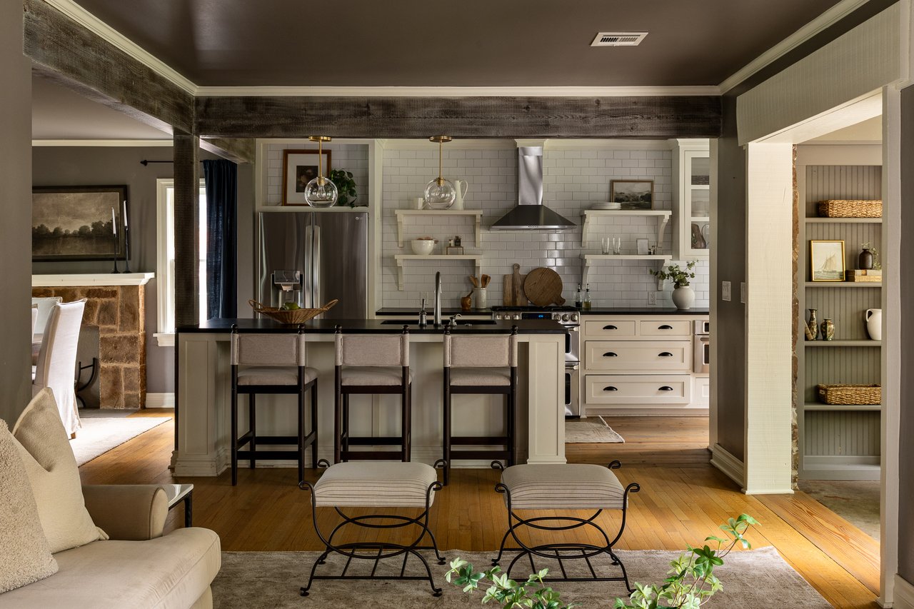 Kitchen and Bar area in Brookhaven Home listed by Jennifer Kragh Group