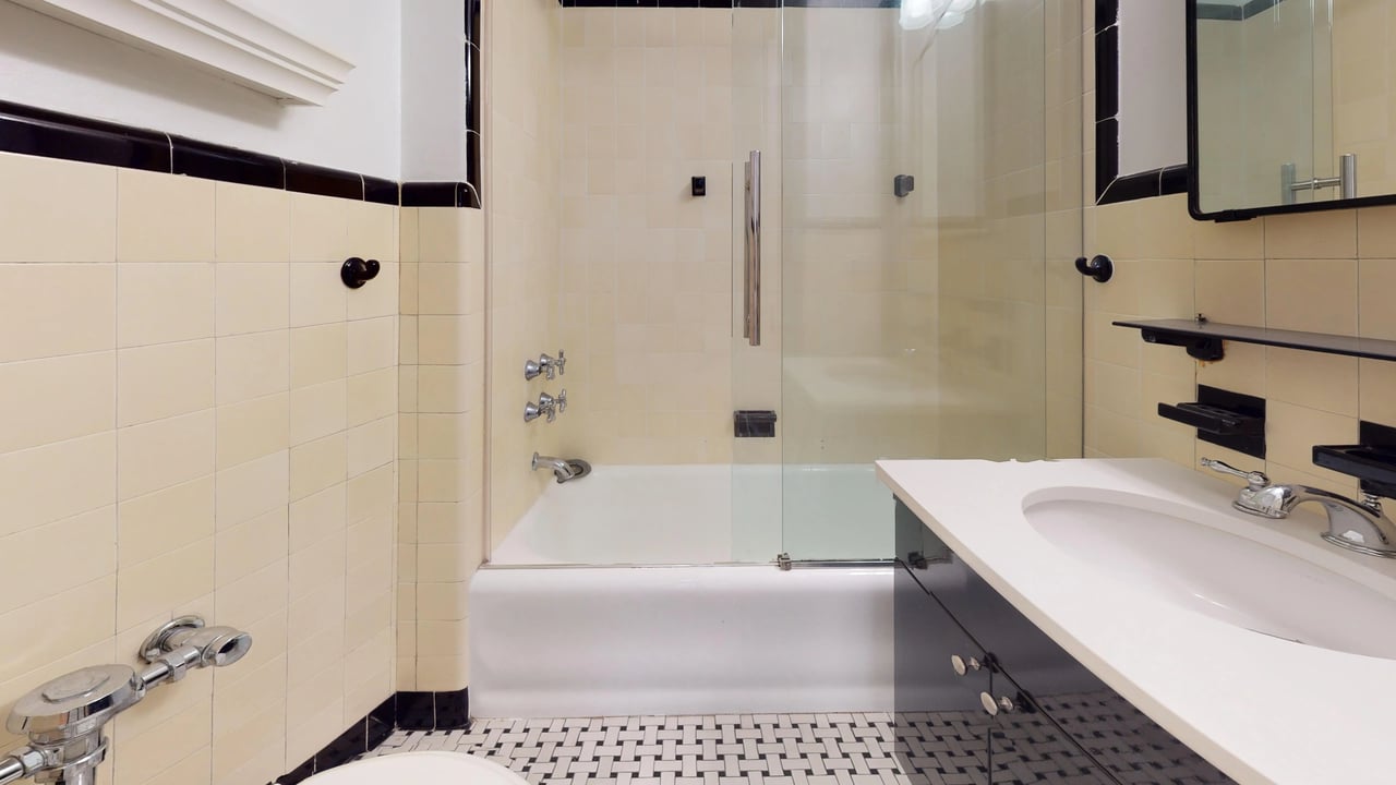 1 Christopher St, #8J