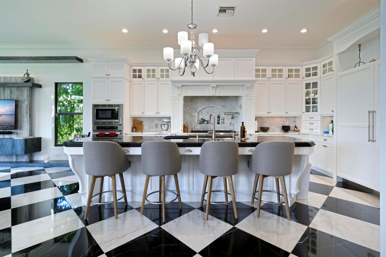 1950 Portage Landing N