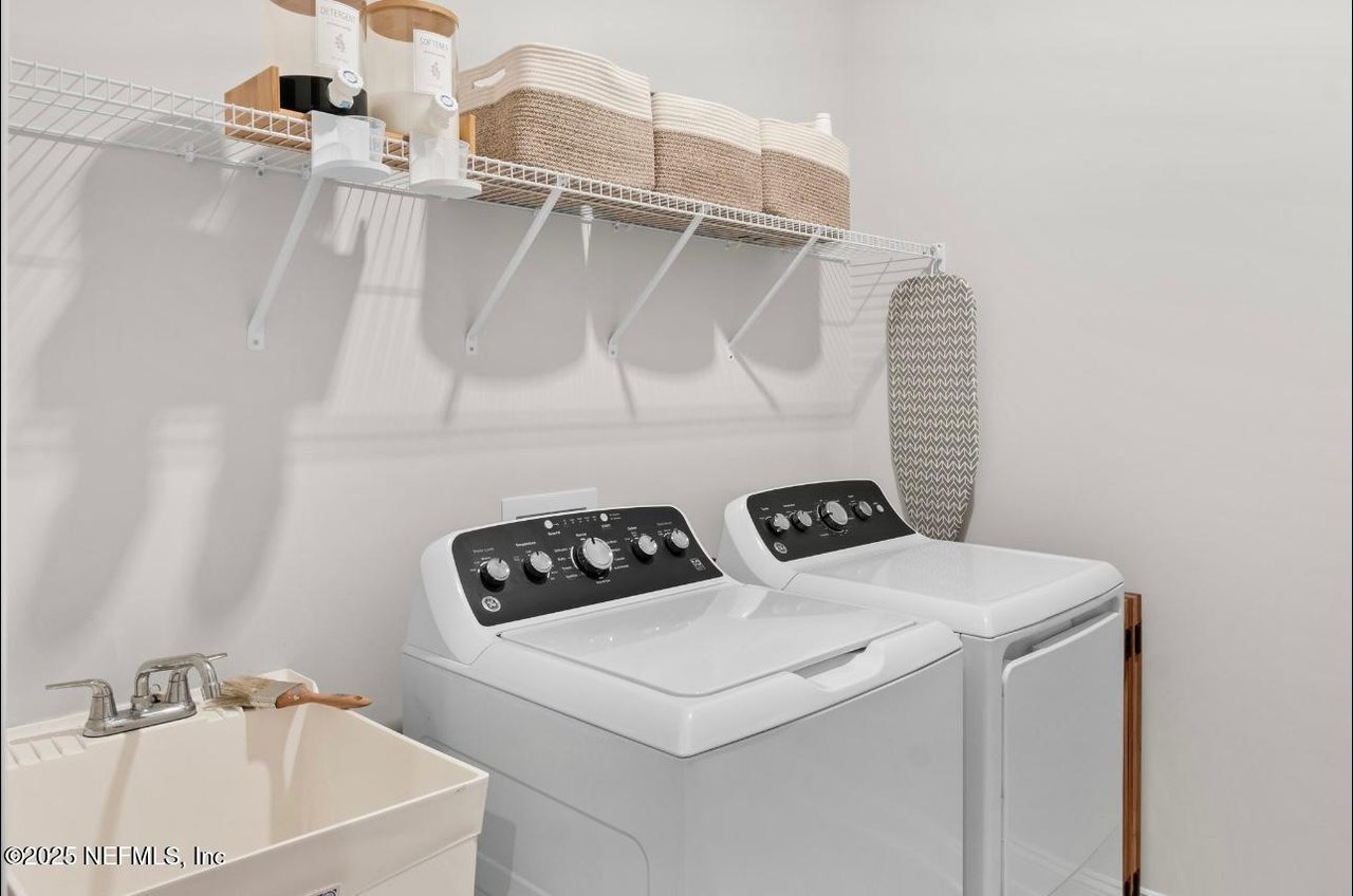 462 HILLENDALE Circle, St. Johns