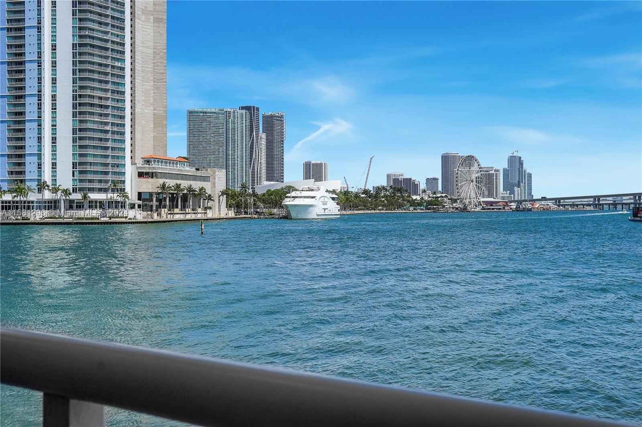 848 Brickell Key Dr Unit 204