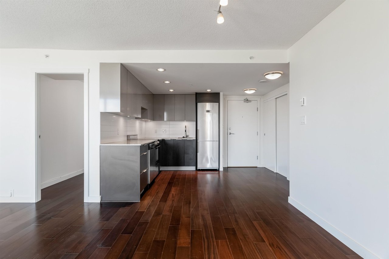 445 W 2nd Ave