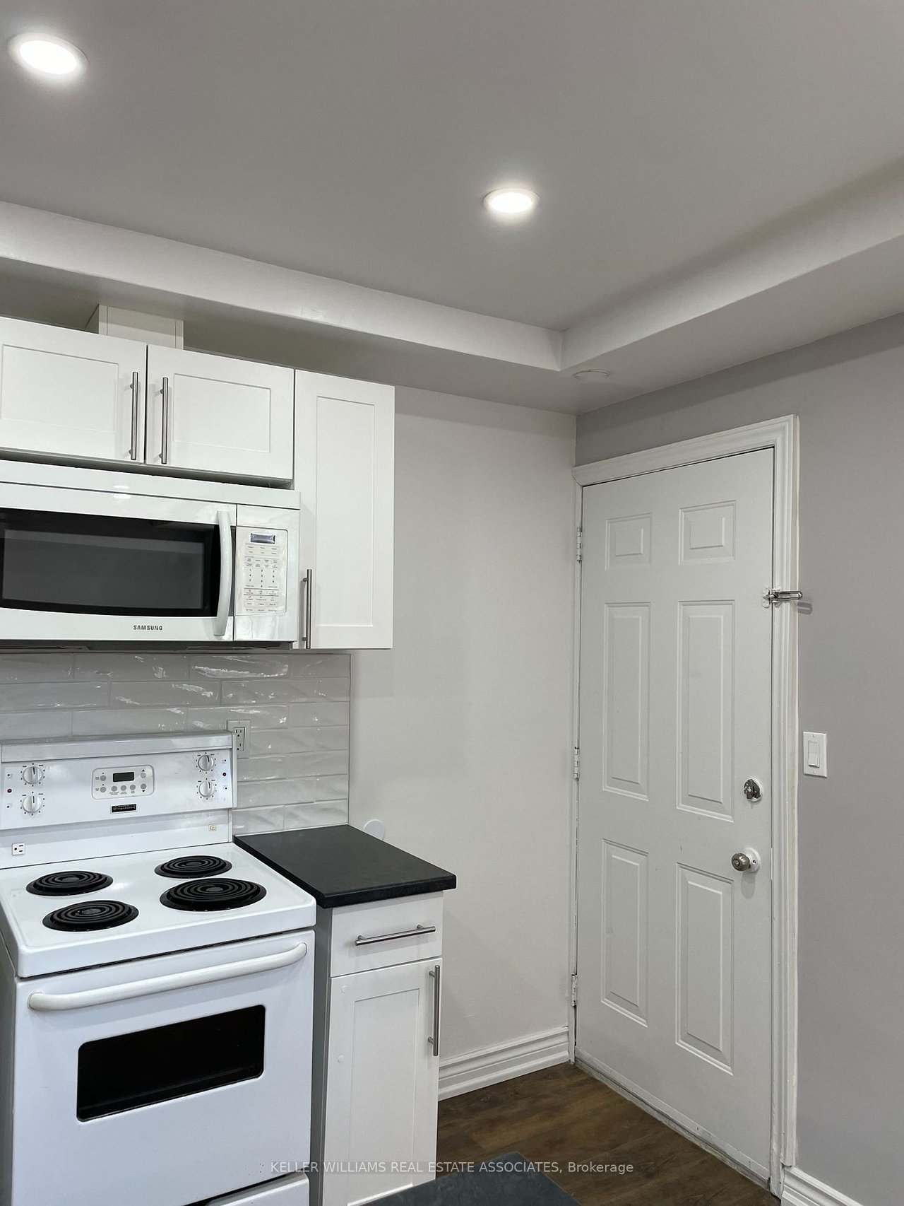 233 Lakeshore Rd E