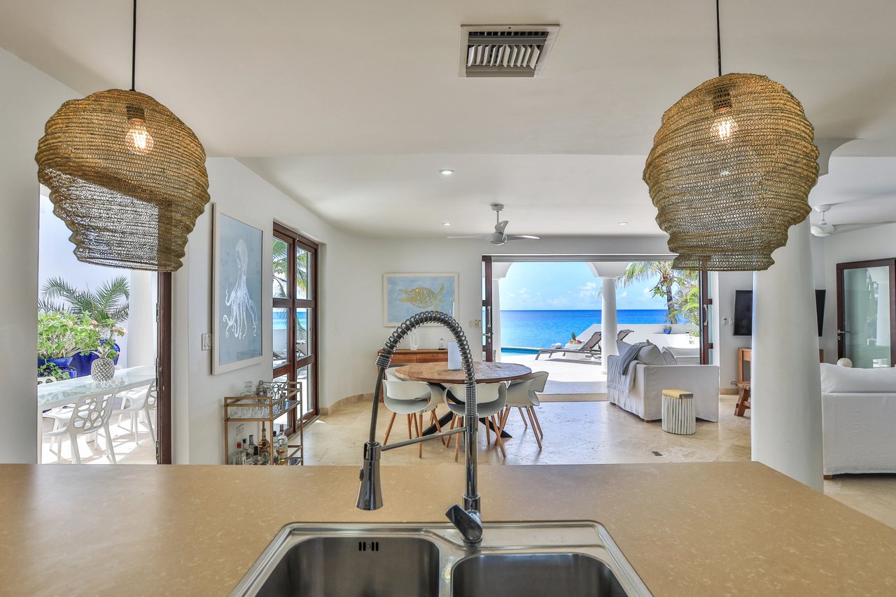 Exceptional Beachfront Villa – Cupecoy
