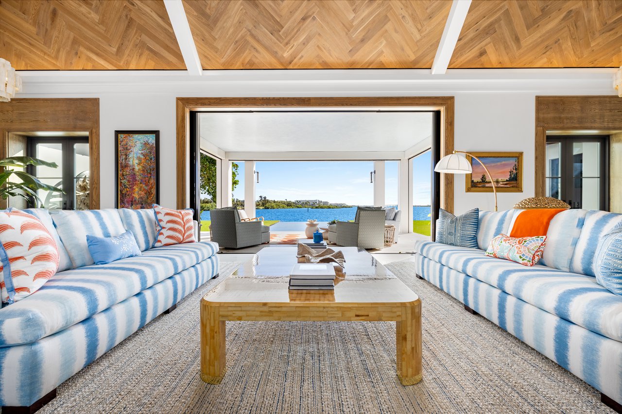 Dutch Colonial Direct Waterfront