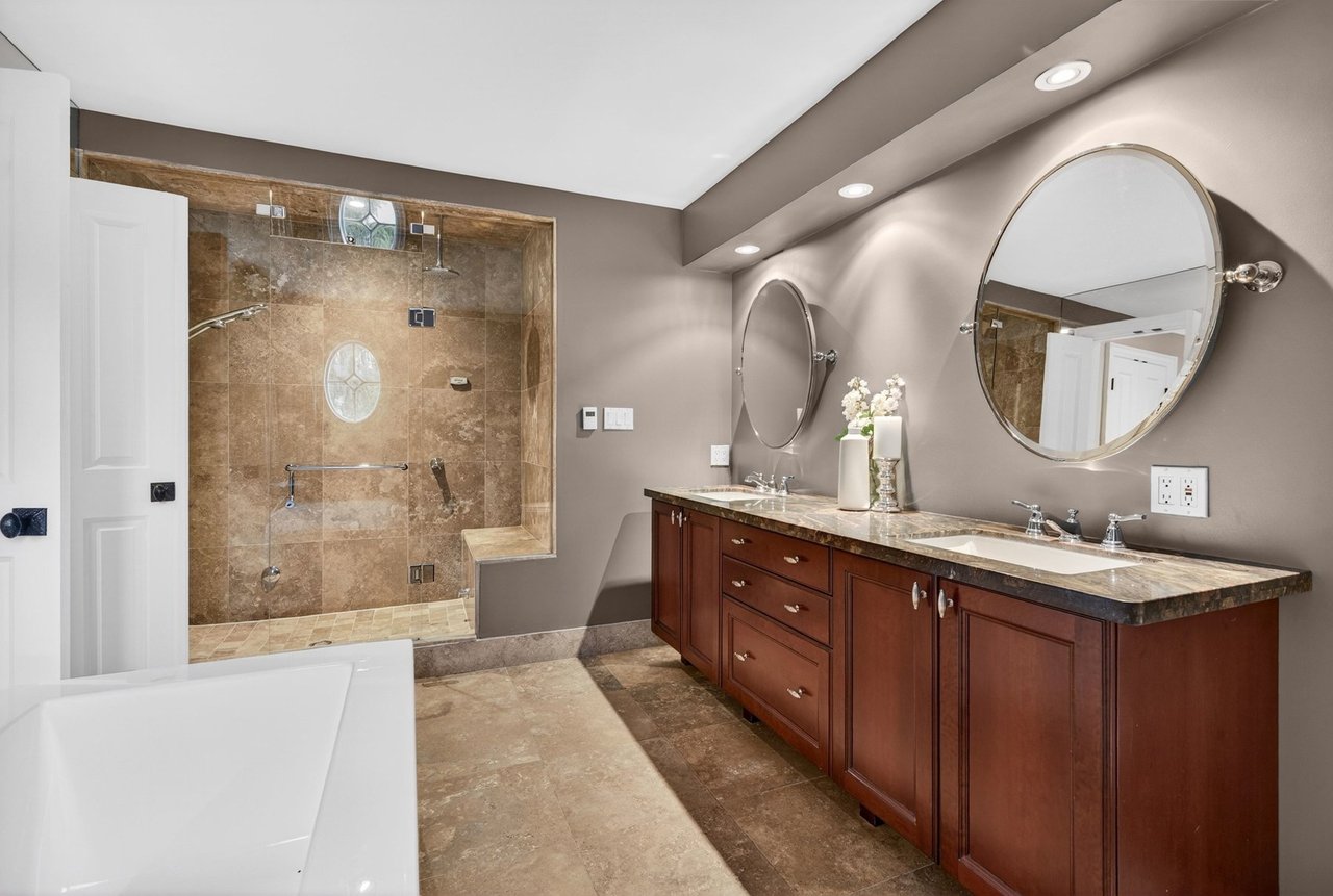  Aldershot Lakeside Elegance
