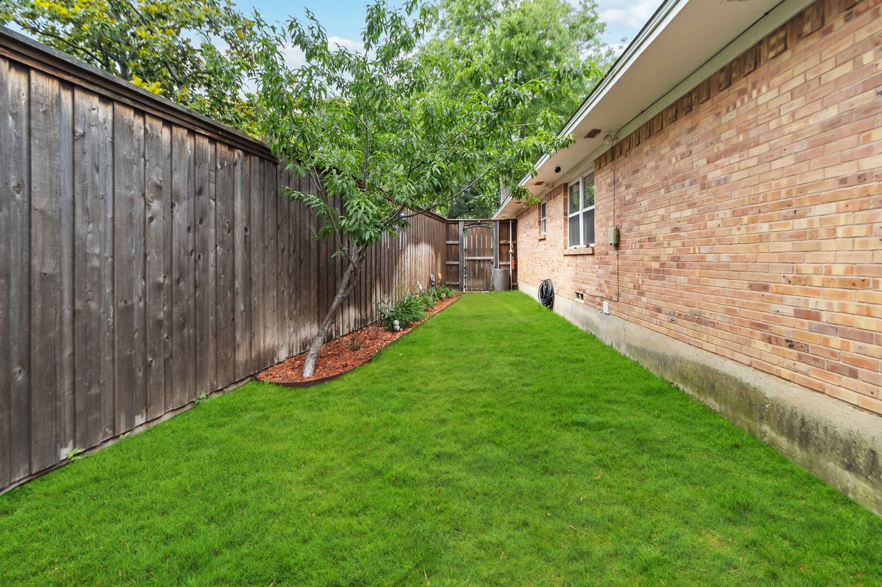 5818 Meadowick Dr