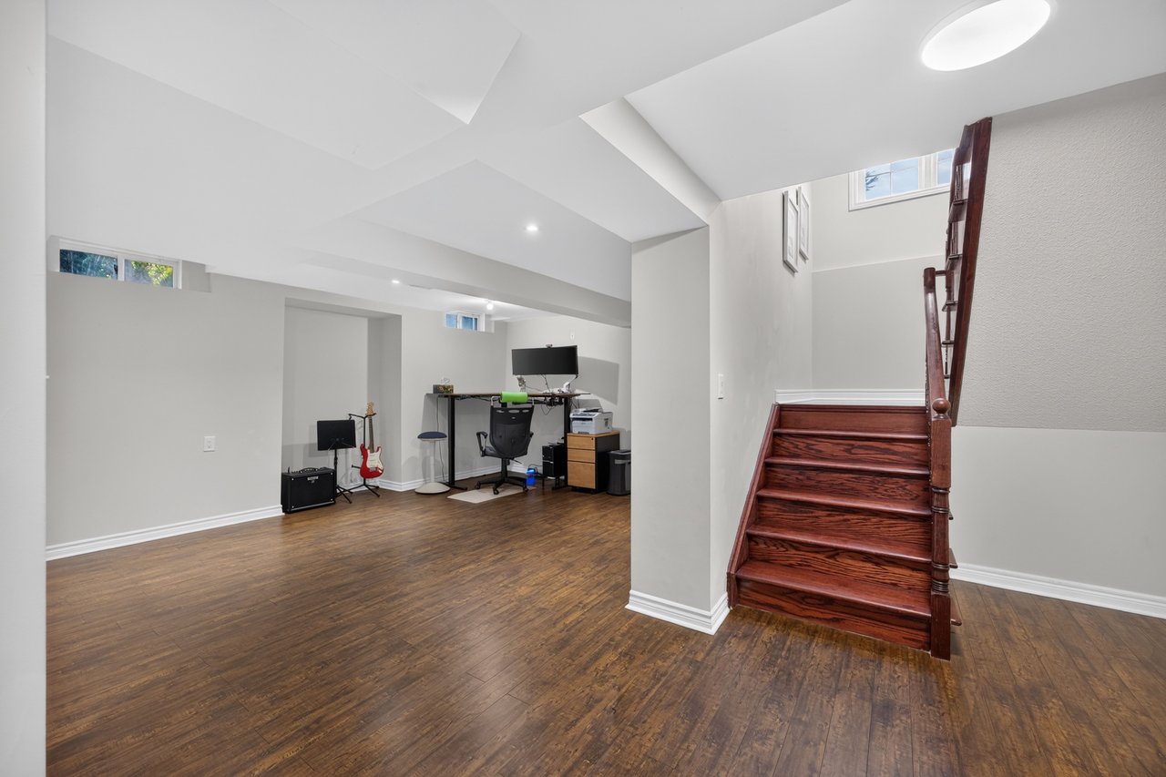 2201 Lapsley Crescent, Oakville