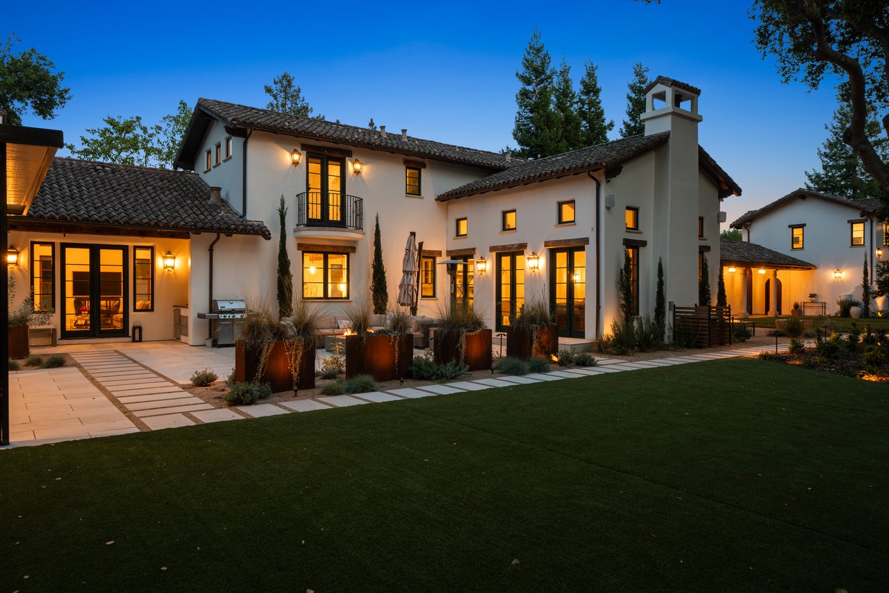 893 Laverne WAY