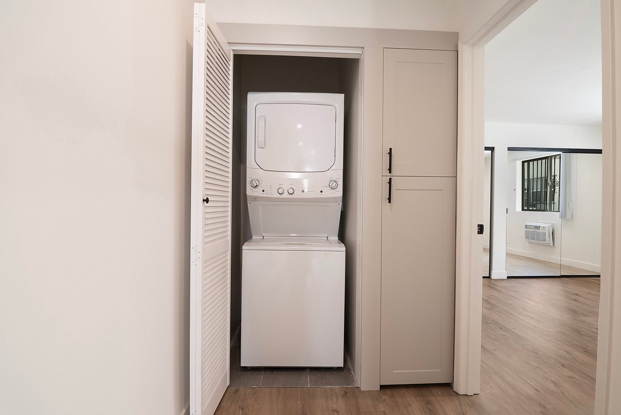 166 3/4 S Sycamore Ave | ADU