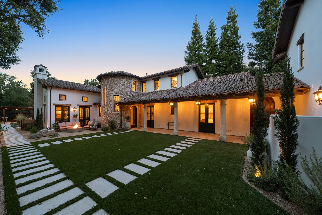 893 Laverne WAY