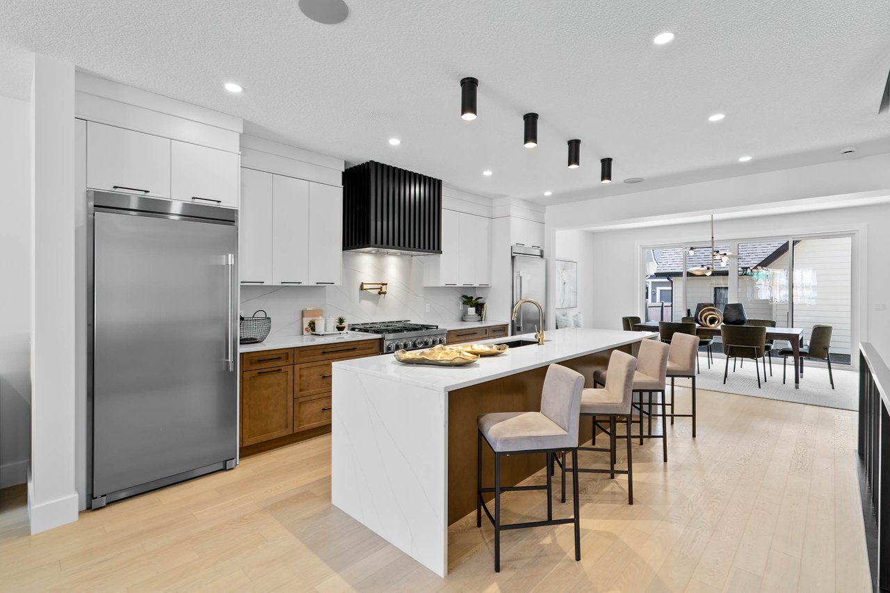 227 Calais Drive SW