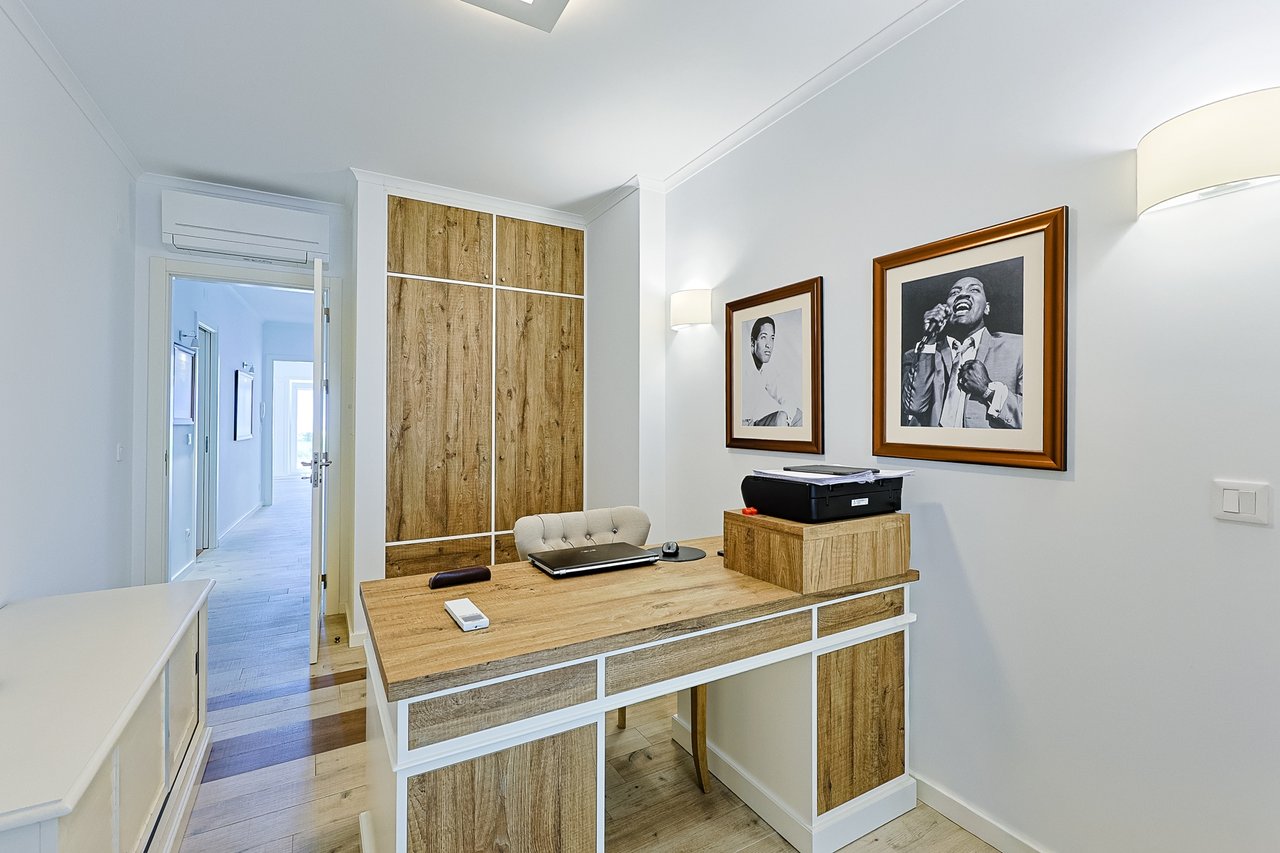 Elevated Riverside Living Minutes from Comporta