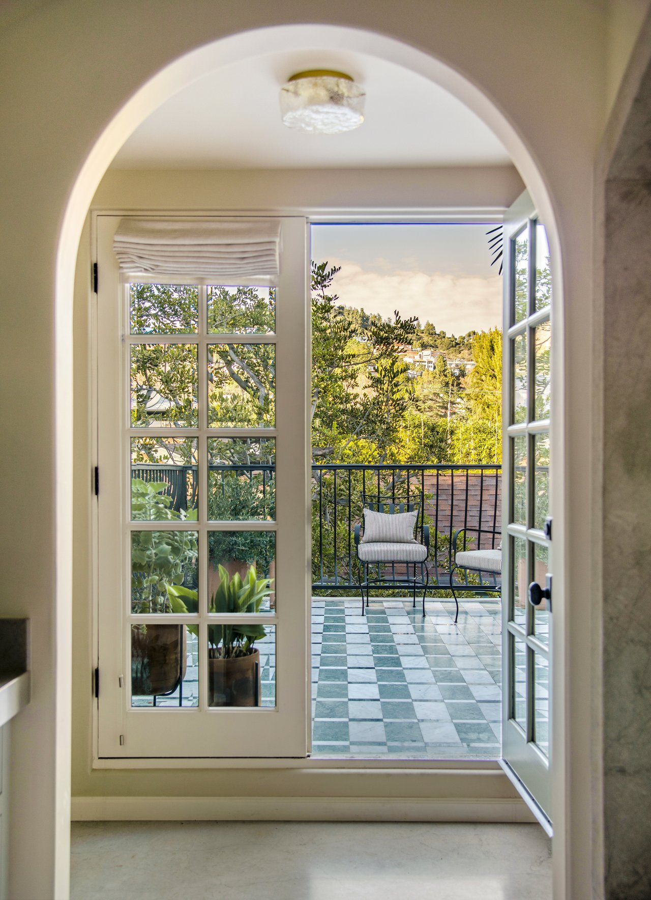 1982 N Normandie Ave