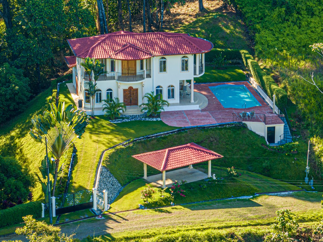 Elegant 3 Bedroom + Office Jungle Home in Puesta Del Sol, Ojochal