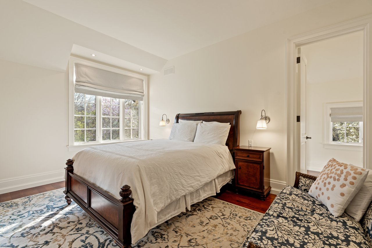 1081 Argyle Drive, Oakville