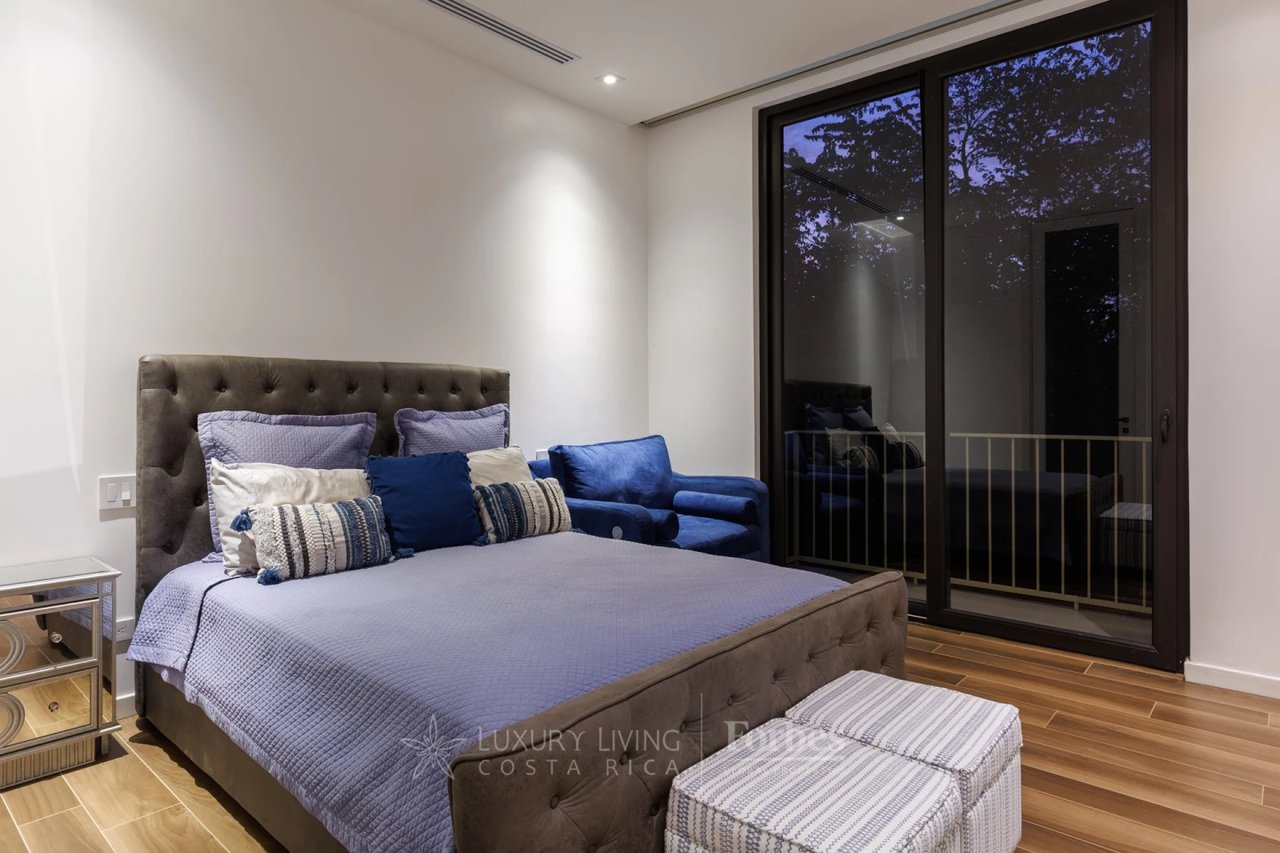 20166 - Paradise Estate: 4-Bedroom Villa with Spa & Pool in Pinilla