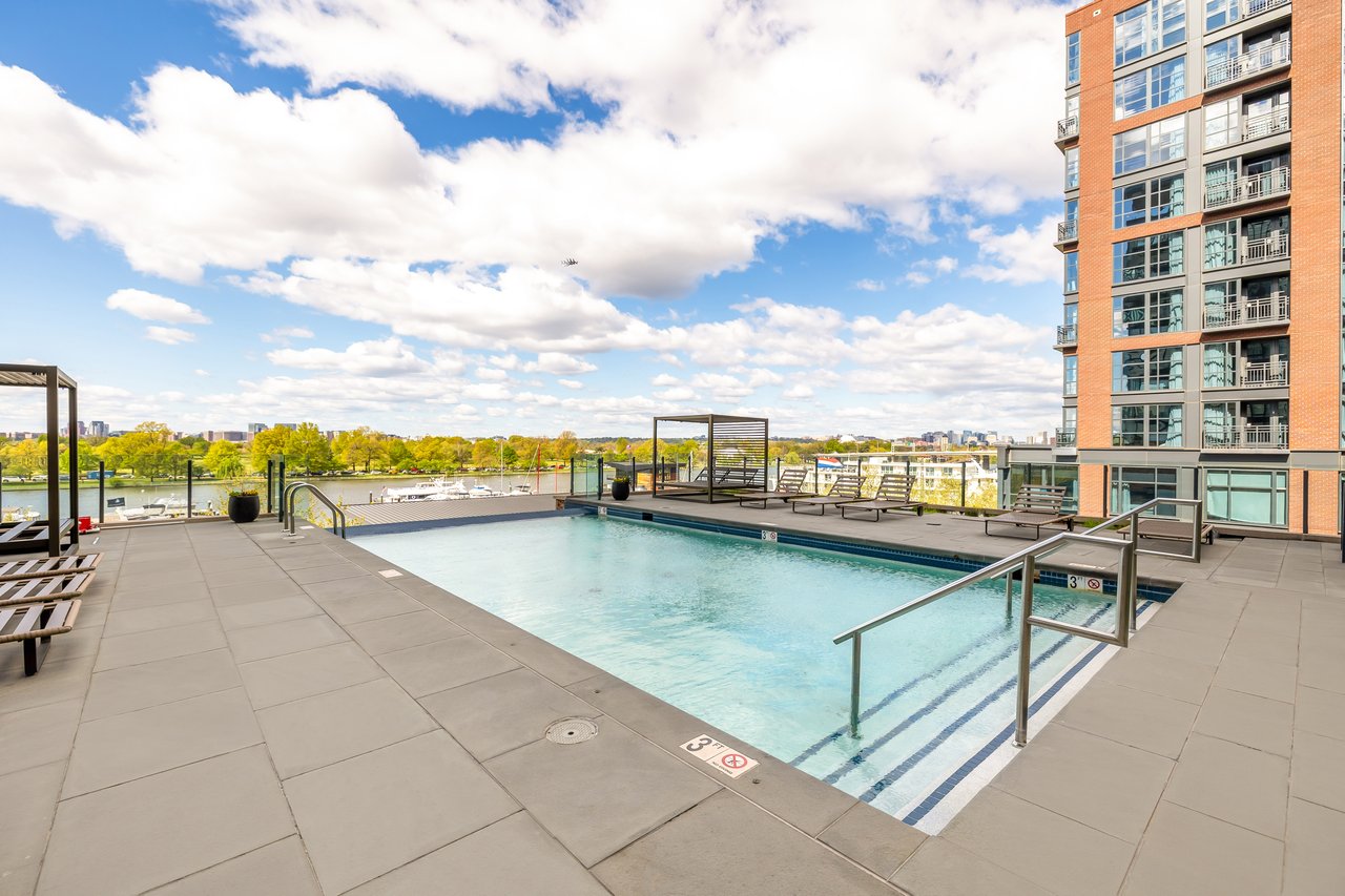 45 Sutton Square SW #306