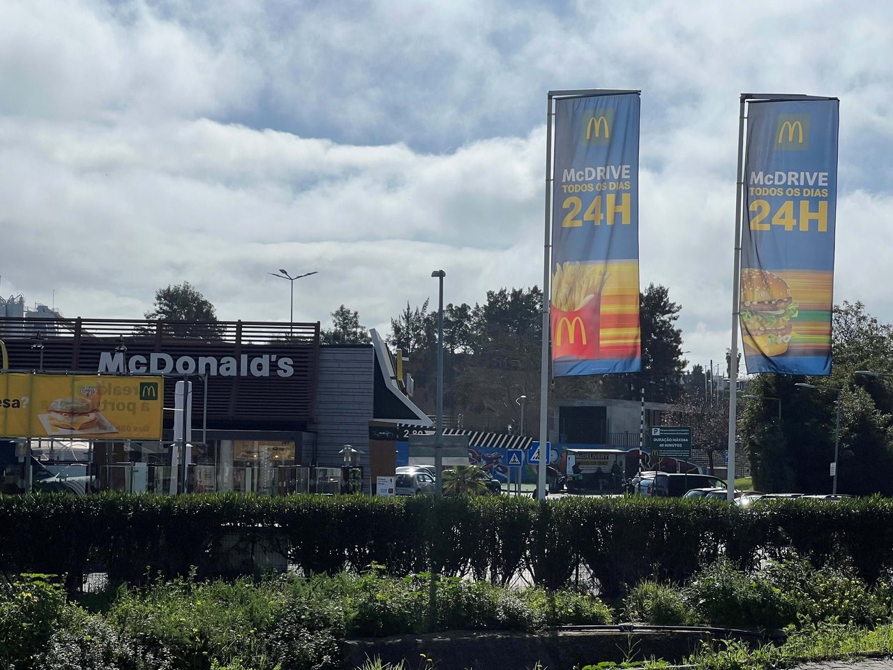 Prime Commercial Space Near Lisbon – Tenant in Place – 5% Annual Return