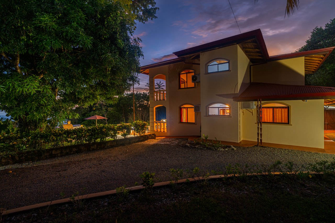 Classic Luxury at Casa Ceiba, Coastal Ocean View 4 Bedroom Home Near Uvita