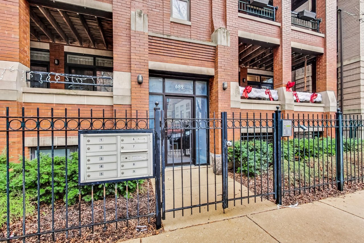 689 N Peoria St Unit 2N