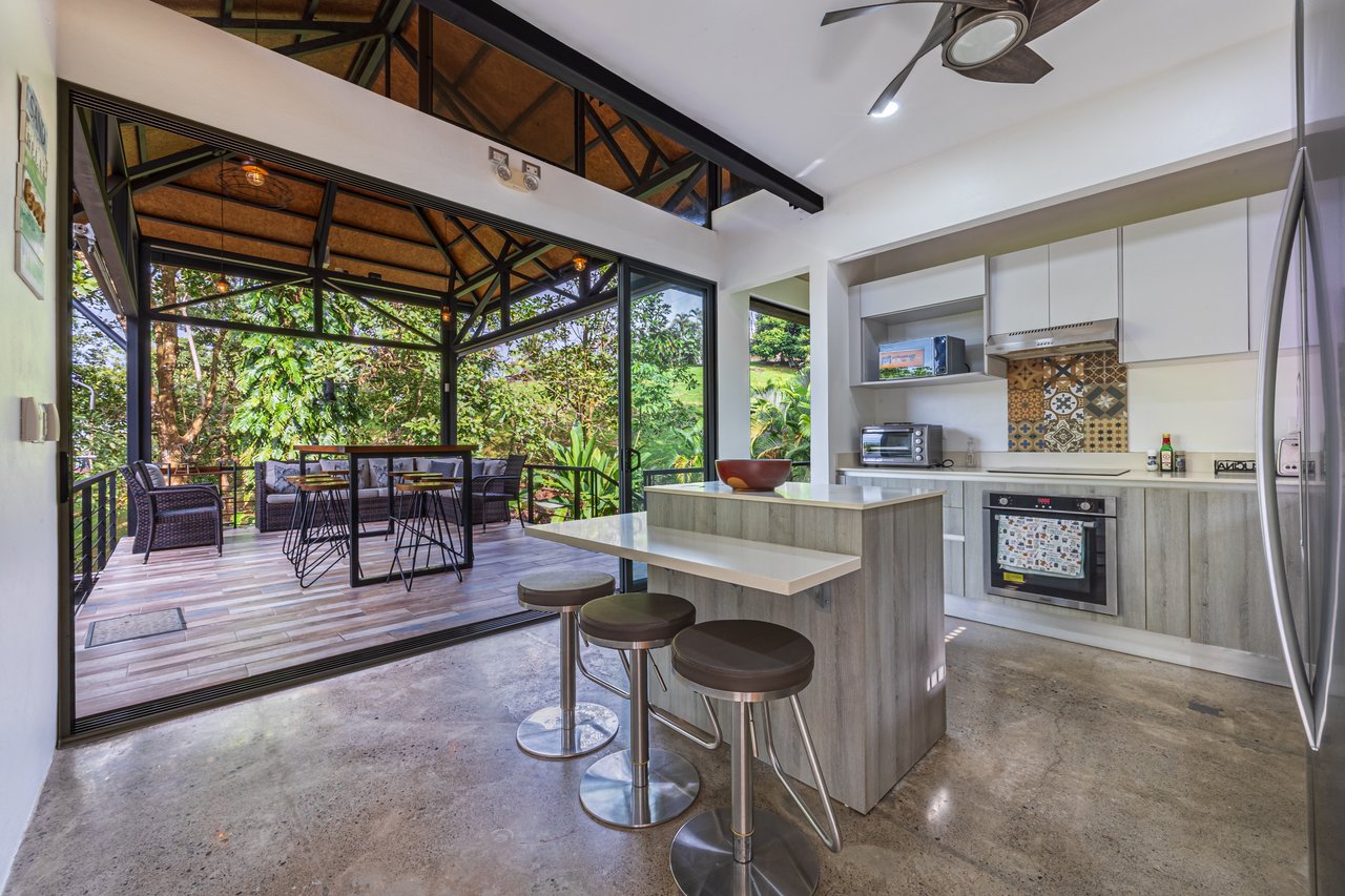   3 bedrooms, 2.5 bathrooms Villa Steps from Uvita, beautiful Beaches, Waterfalls, Restaurants and Tourist Attractions.