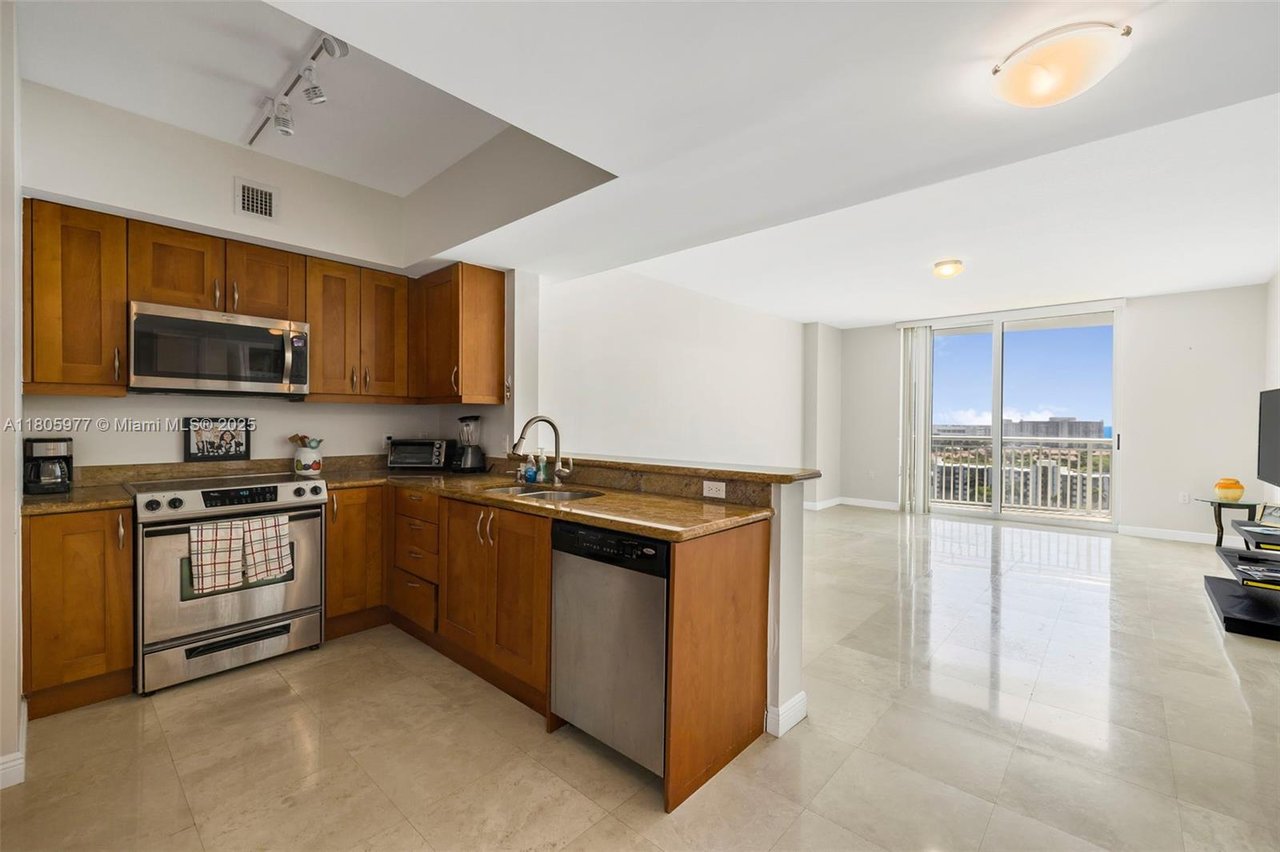 Duo Condominium East, Unit 1604E