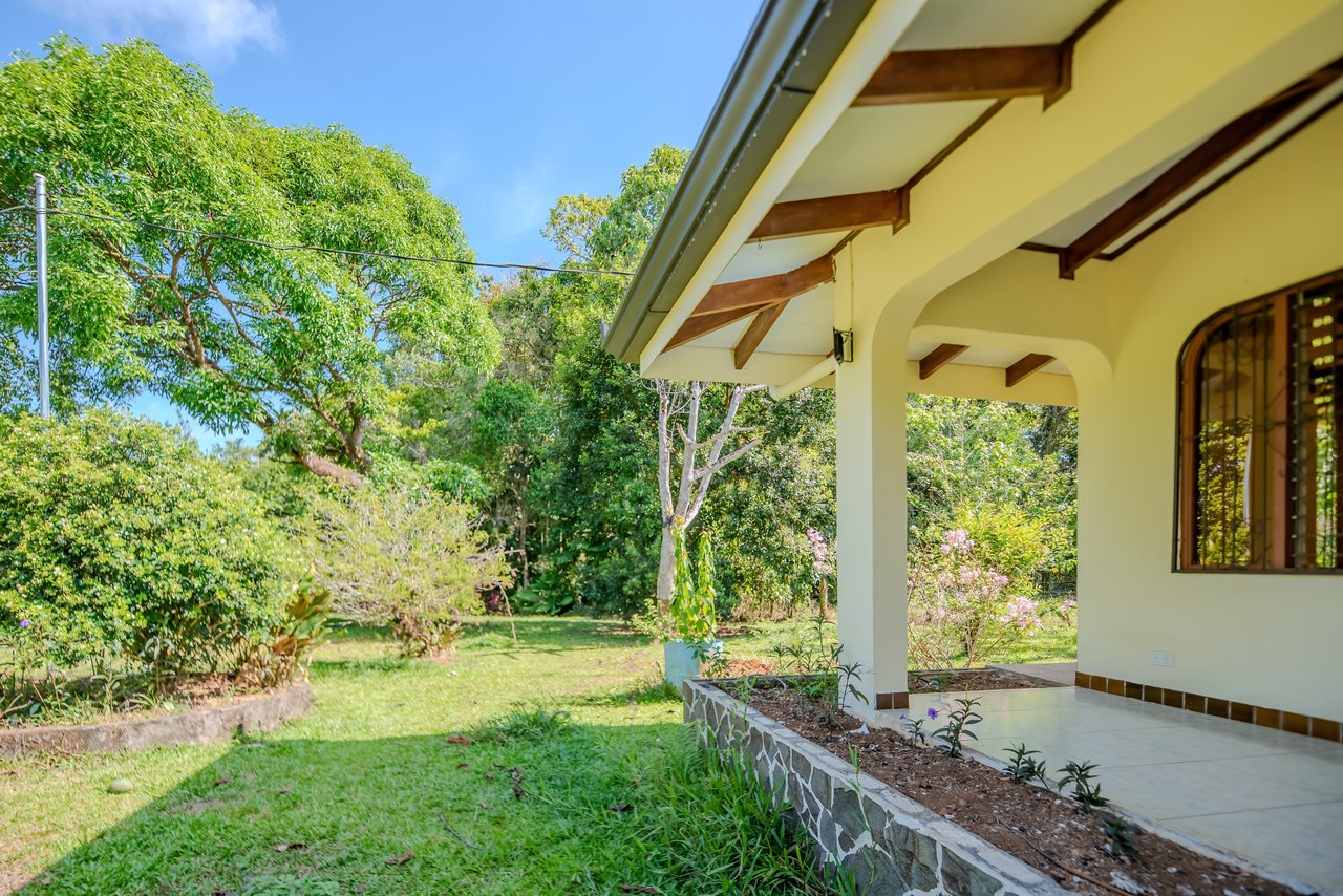 Vista Serena, beautiful House surrounded by nature in Villa Nueva de Quepos