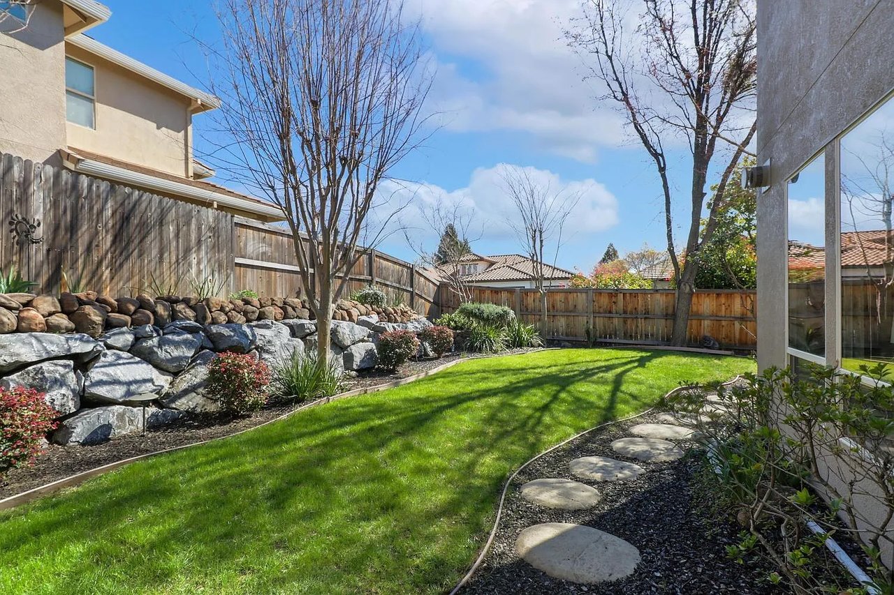 2200 Red Hawk Ct