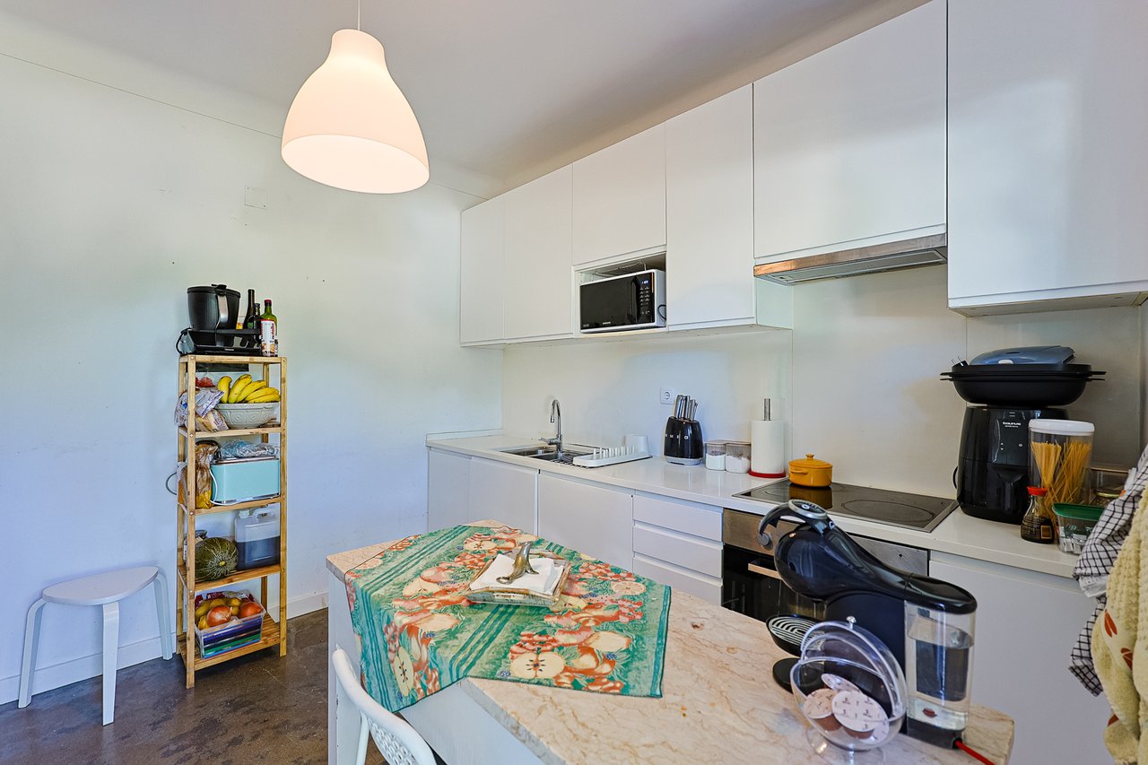 Spacious 5-Bedroom Villa with Expansive Garden Near Sintra in Colares