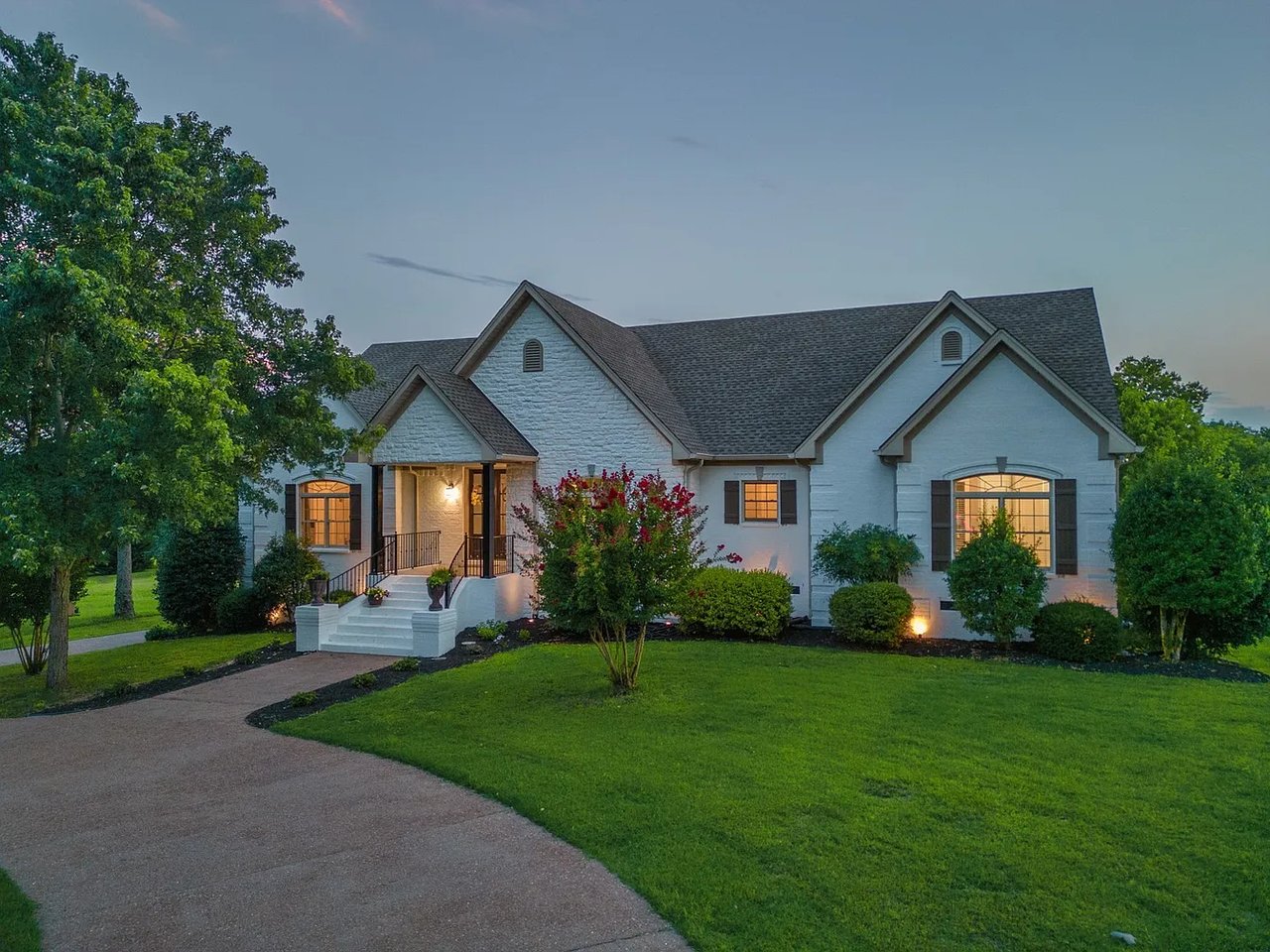 1062 Lakeshore Dr