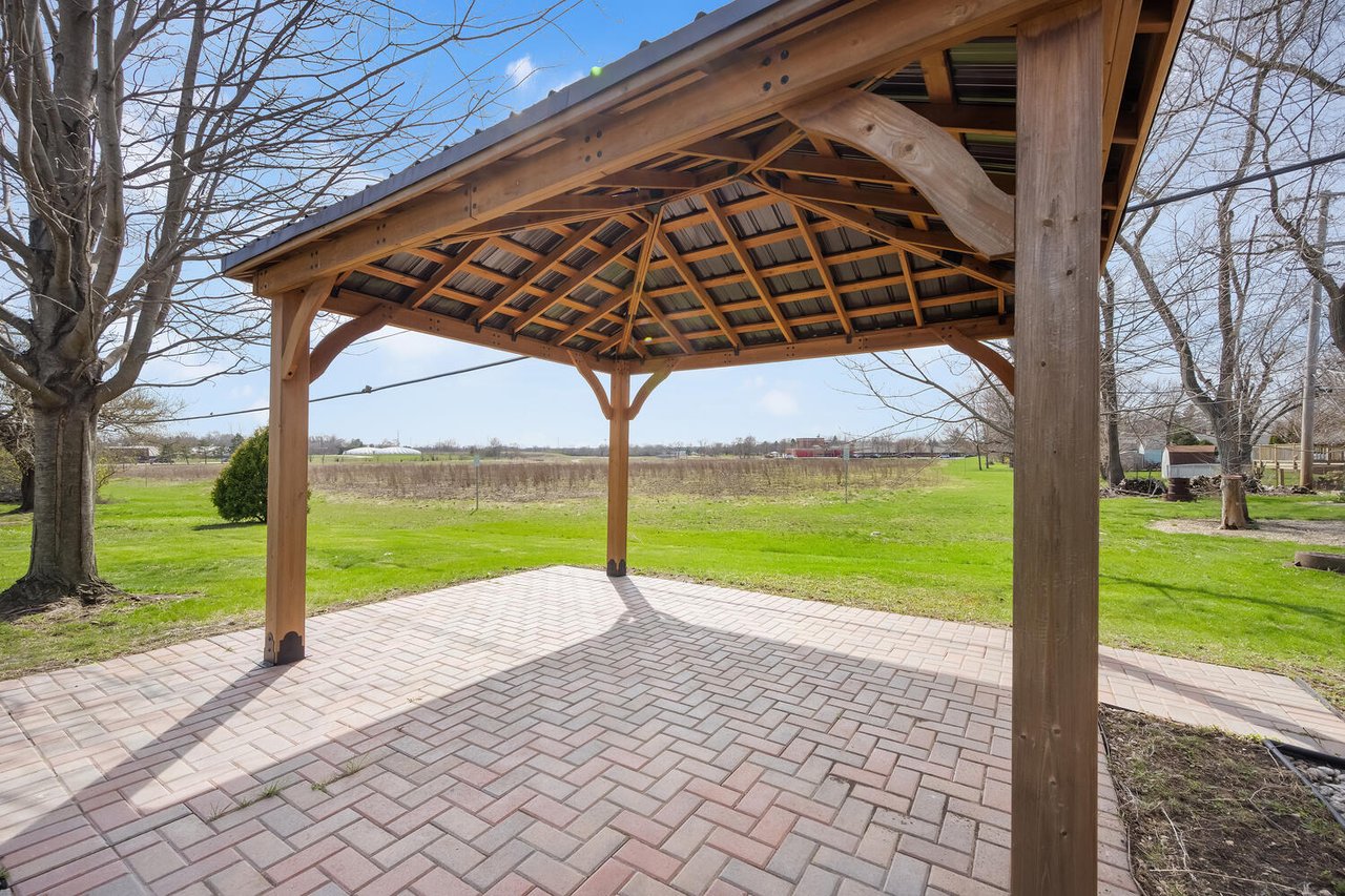 390 Arrowhead Trail, Carol Stream IL – Rare 4 Bedroom Ranch Near Glenbard North High School