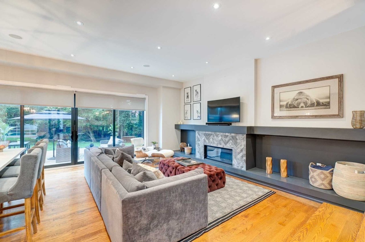 30 Watson St