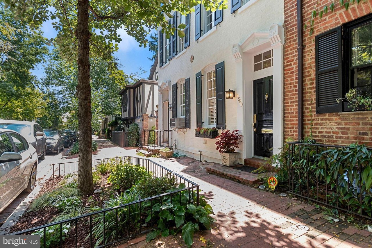 1560 33rd St NW, Washington, DC 20007